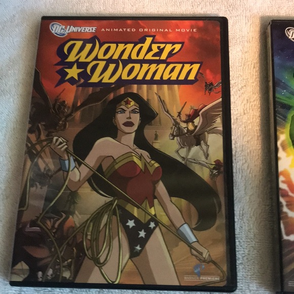 DC Universe animated DVD bundle - Picture 2 of 11